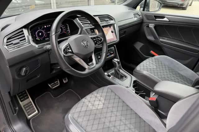 Volkswagen Tiguan (2023) thumbnail 2