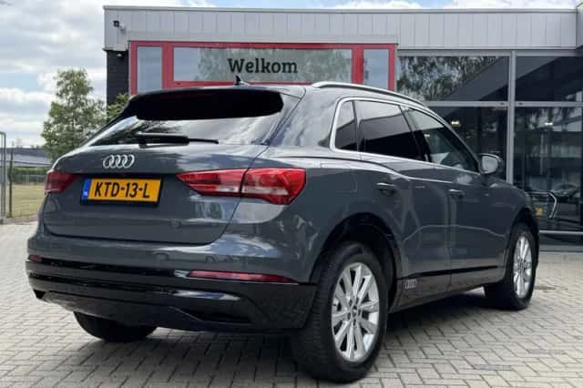 Audi Q3 (2019) thumbnail 3