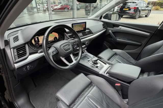 Audi Q5 (2018) thumbnail 2