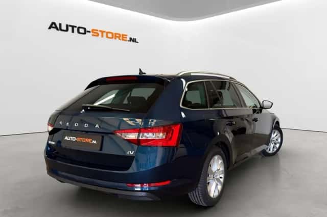 Škoda Superb (2022) thumbnail 4