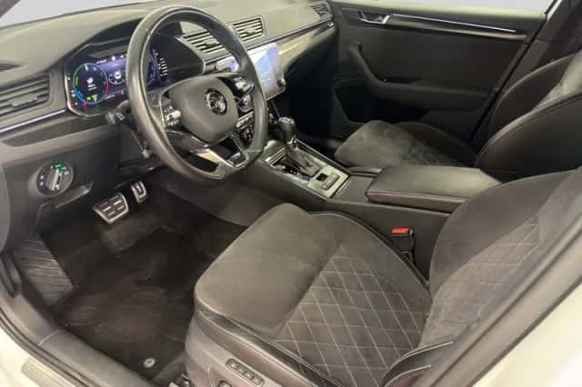 Škoda Superb (2021) thumbnail 3