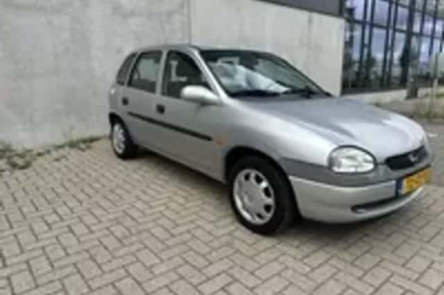Opel Corsa (2000) thumbnail 2