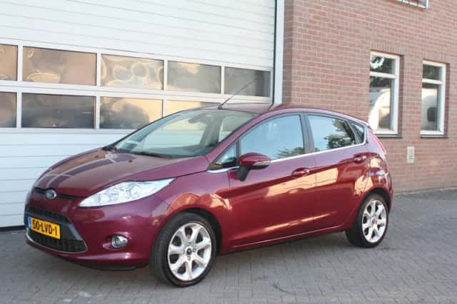 Ford Fiesta (2010) thumbnail 4