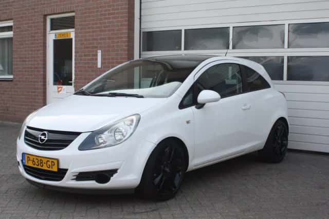 Opel Corsa (2010) thumbnail 1