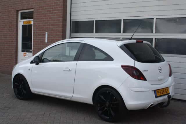Opel Corsa (2010) thumbnail 6