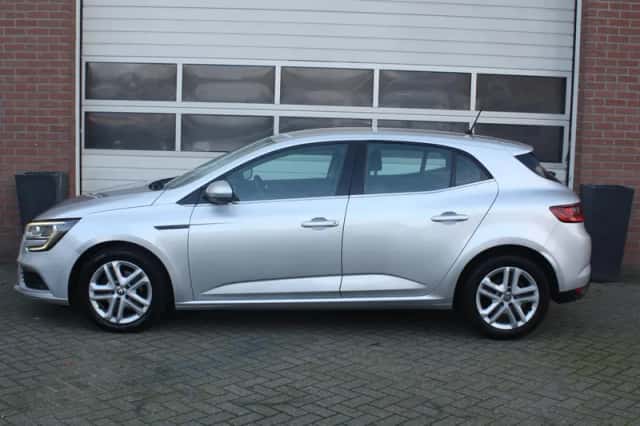 Renault Mégane (2019) thumbnail 5