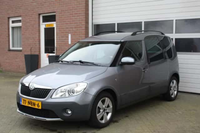 Škoda Roomster (2010) thumbnail 1