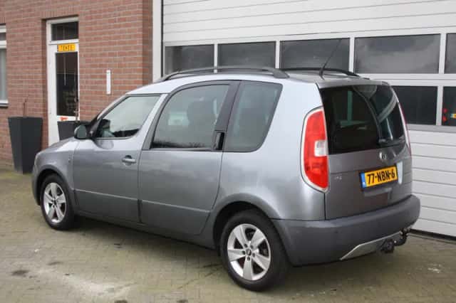 Škoda Roomster (2010) thumbnail 6