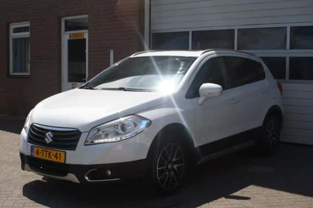Suzuki SX4 S-Cross (2014) thumbnail 1