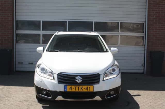 Suzuki SX4 S-Cross (2014) thumbnail 2