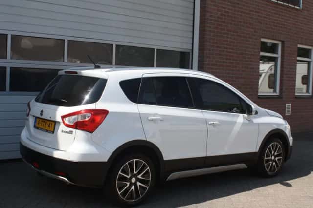 Suzuki SX4 S-Cross (2014) thumbnail 4