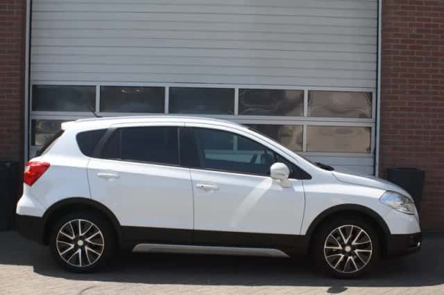 Suzuki SX4 S-Cross (2014) thumbnail 5