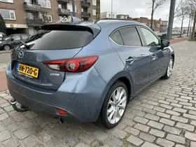 Mazda 3 (2015) thumbnail 2