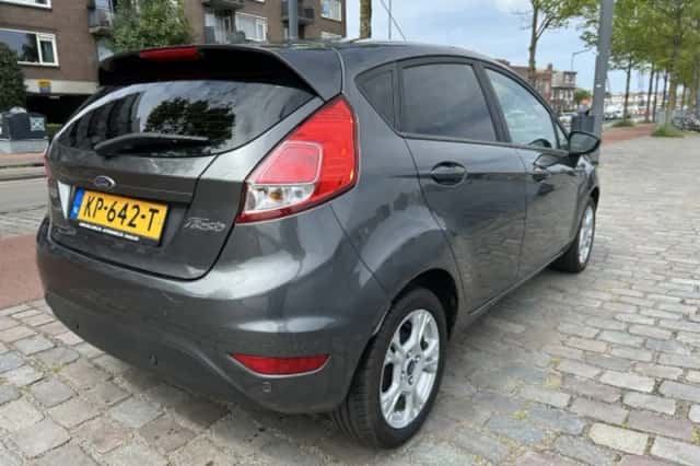 Ford Fiesta (2016) thumbnail 2