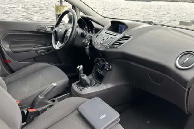 Ford Fiesta (2016) thumbnail 3