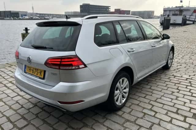 Volkswagen Golf (2018) thumbnail 2