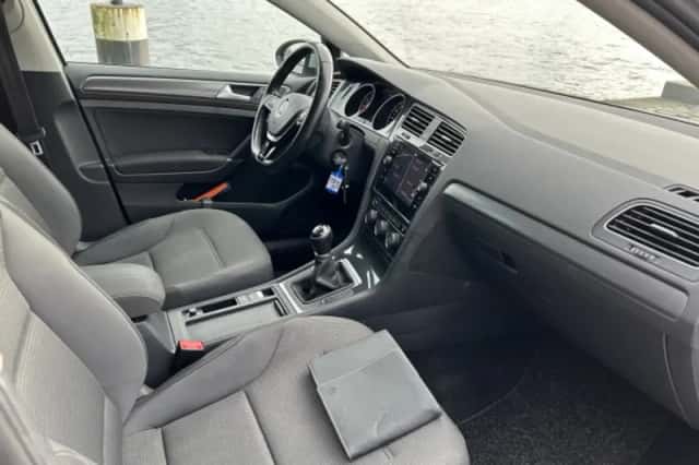 Volkswagen Golf (2018) thumbnail 3
