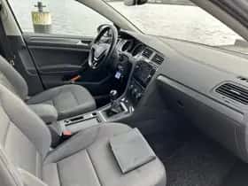 Volkswagen Golf (2018) thumbnail 3