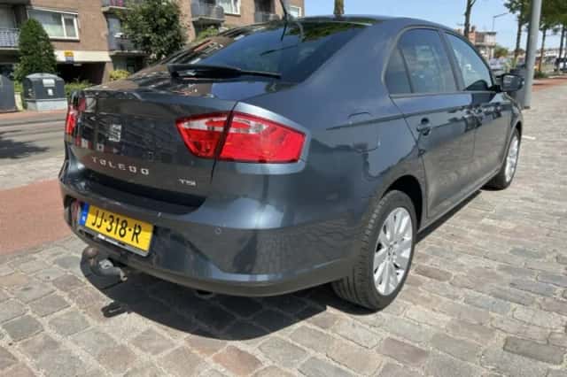 SEAT Toledo (2016) thumbnail 2