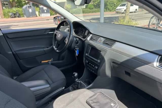 SEAT Toledo (2016) thumbnail 3