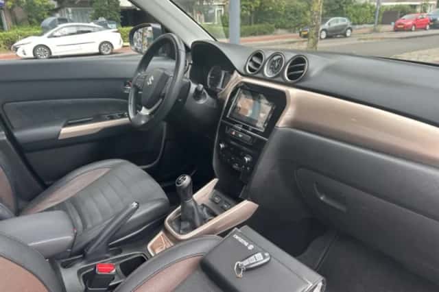 Suzuki Vitara (2017) thumbnail 3