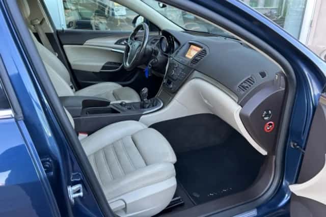 Opel Insignia (2011) thumbnail 3