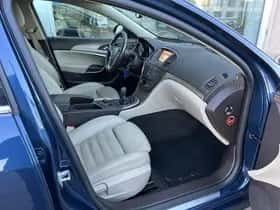 Opel Insignia (2011) thumbnail 3