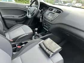 Hyundai i20 thumbnail 3