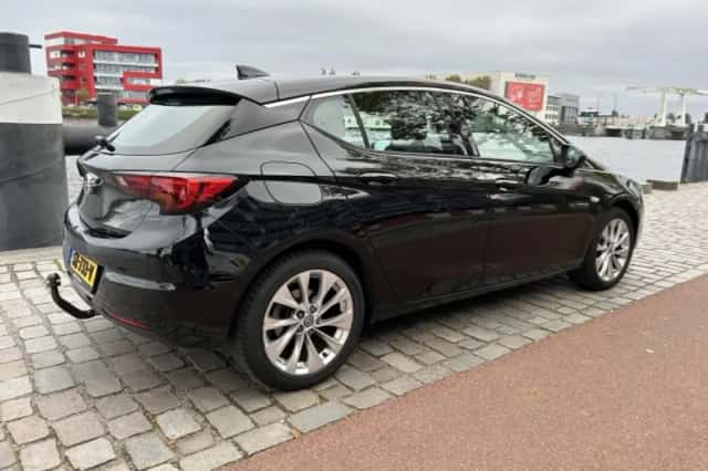Opel Astra (2017) thumbnail 2