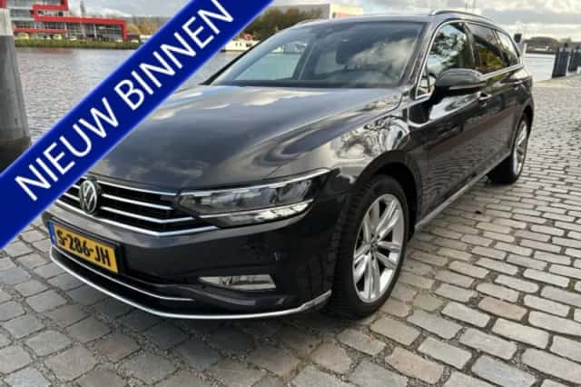 Volkswagen Passat (2022) thumbnail 1