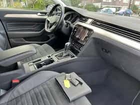 Volkswagen Passat (2022) thumbnail 3