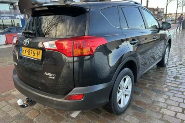 Toyota RAV4 (2013) thumbnail 2