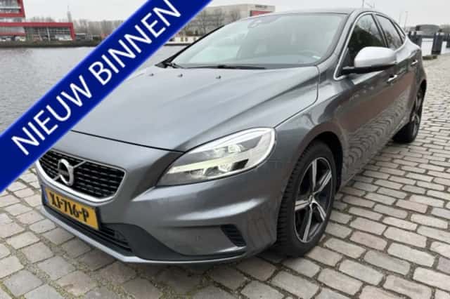 Volvo V40 (2019) thumbnail 1