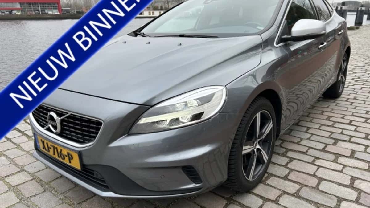 Volvo V40 (2019) — foto 1