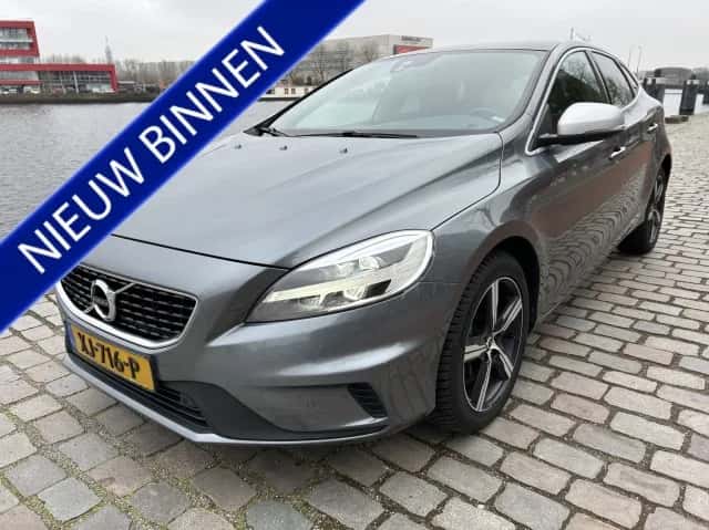 Volvo V40 (2019) — foto 1