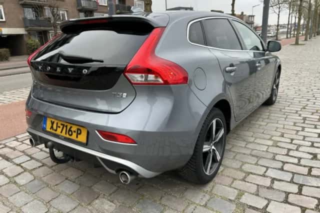 Volvo V40 (2019) thumbnail 2