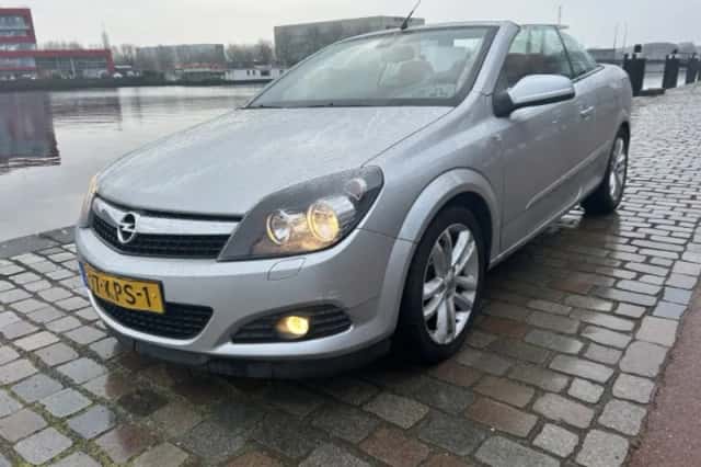 Opel Astra (2010) thumbnail 1