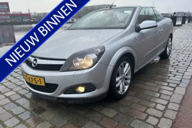 Opel Astra (2010) thumbnail 1