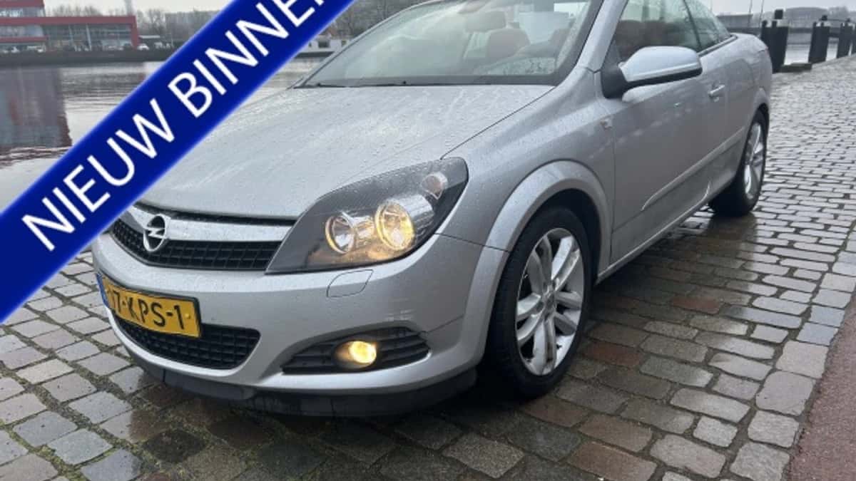 Opel Astra (2010) — foto 1