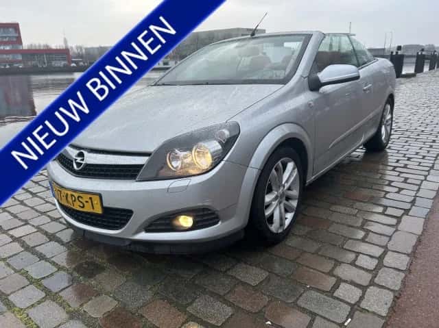 Opel Astra (2010) — foto 1