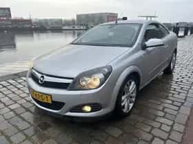 Opel Astra (2010) thumbnail 2