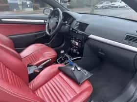 Opel Astra (2010) thumbnail 3