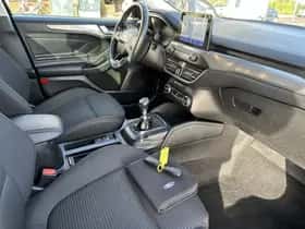 Ford Focus (2020) thumbnail 3
