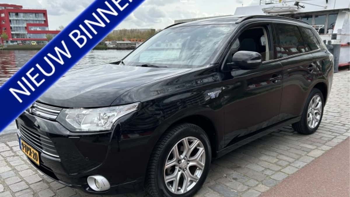 Mitsubishi Outlander (2014) — foto 1