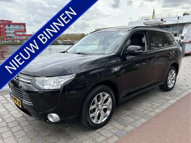 Mitsubishi Outlander (2014) — foto 1
