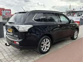 Mitsubishi Outlander (2014) thumbnail 2