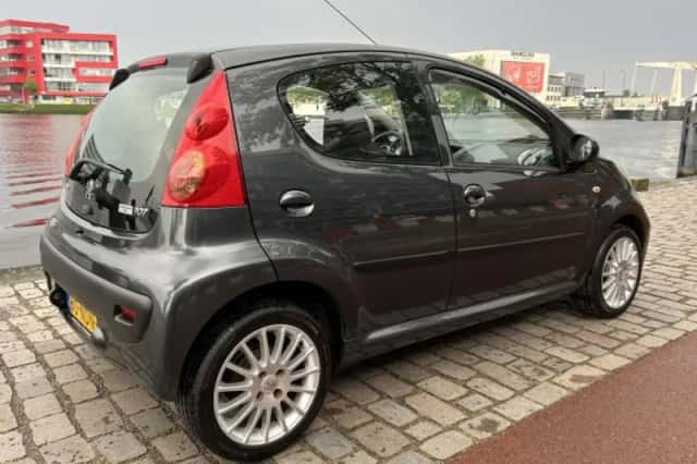 Peugeot 107 (2010) thumbnail 2