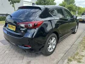 Mazda 3 (2017) thumbnail 2