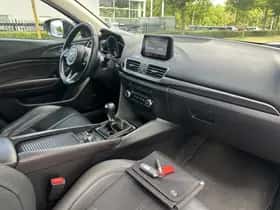 Mazda 3 (2017) thumbnail 3