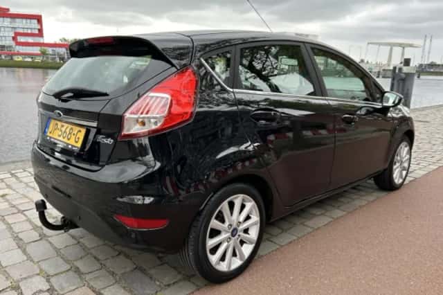 Ford Fiesta (2016) thumbnail 2